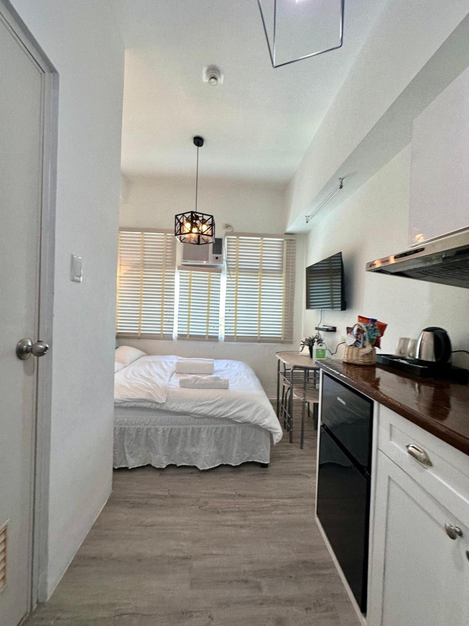 Studio One Condominium, Alabang - Bluu - Fiber Wi-Fi, Netflix-Ready Muntinlupa City Zewnętrze zdjęcie